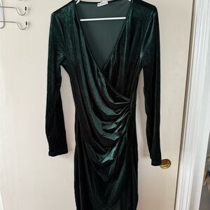 Elegant Dark Green Velvet Long Sleeve Dress